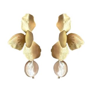 Bloom in pearl Earrings
